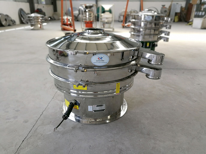 全不銹鋼振動篩整機采用不銹鋼拋光而成，干凈衛(wèi)生，可避免原料被污染
